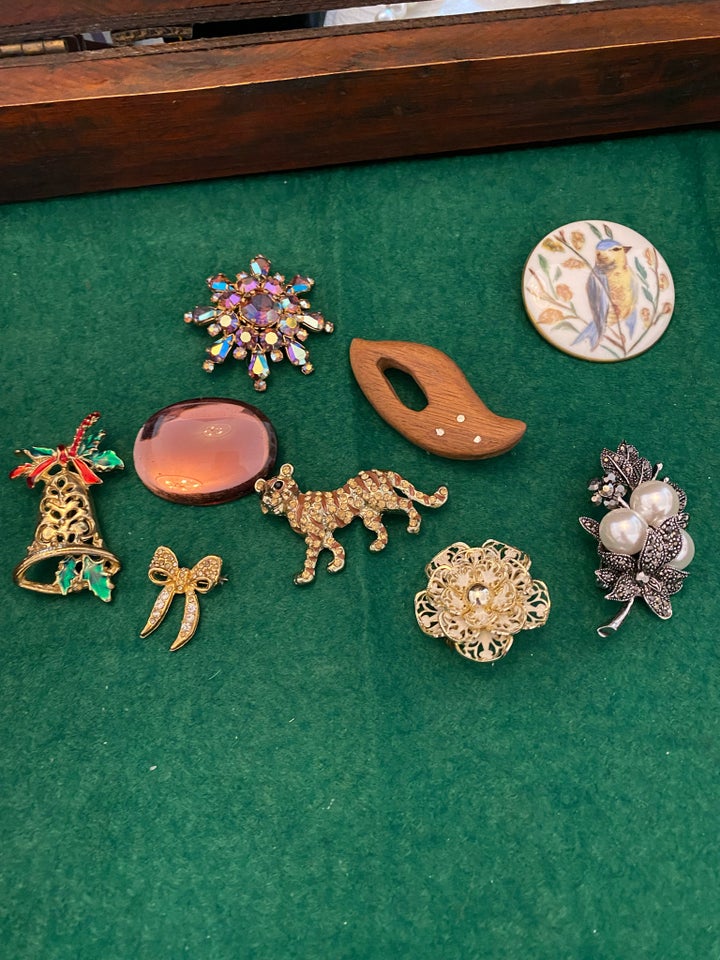 Broche, andet materiale