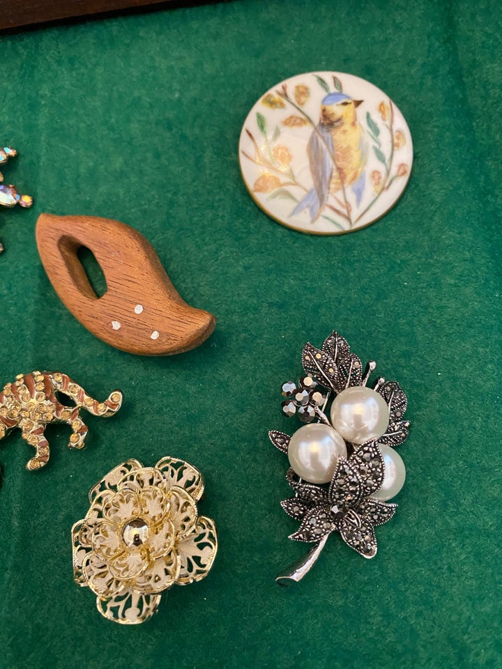 Broche, andet materiale