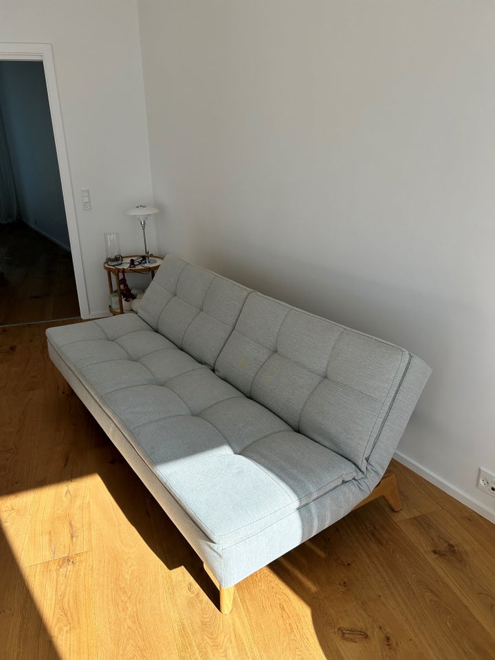 Sovesofa, Innovation Living, b: