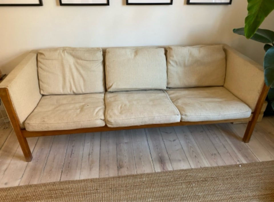 Hans J Wegner CH 163 Sofa