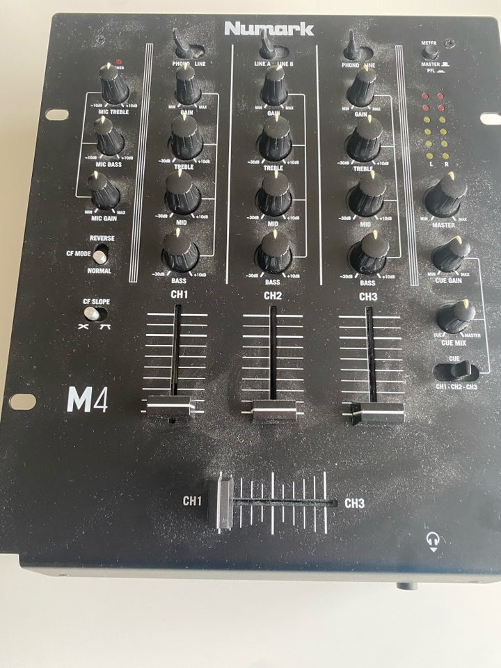 Mixer, Numark M4