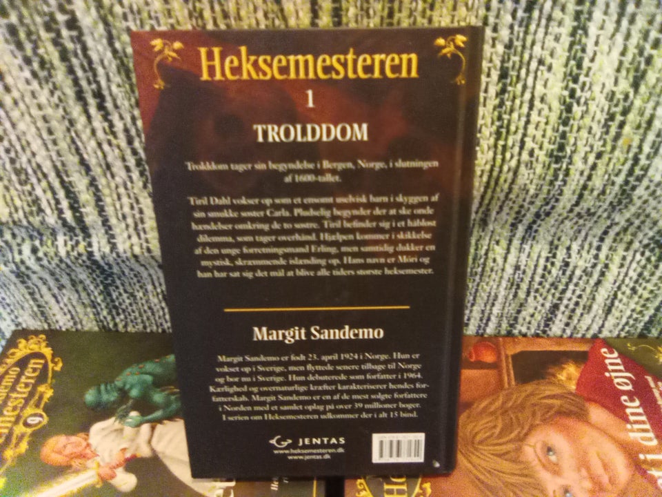 Heksemesteren, Margit Sandemo ,