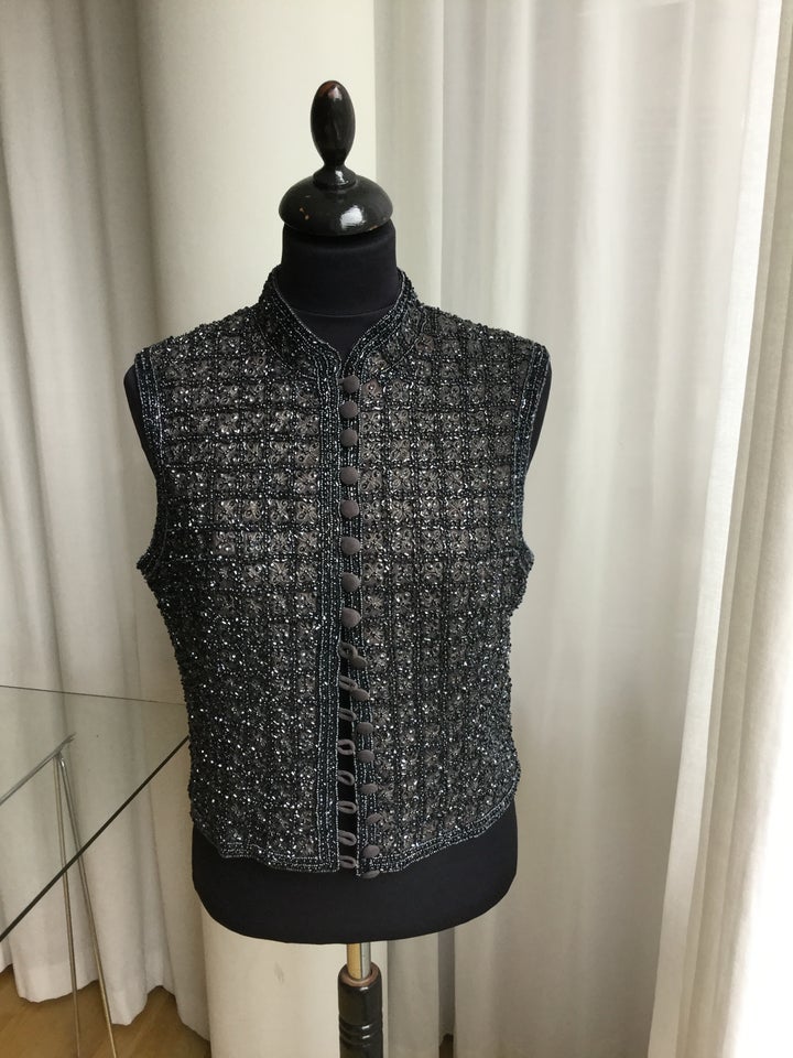 Vest, Mehra Bandhu Fashions, str.