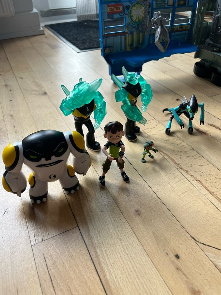 Ben10 bil med figurer, Ben10