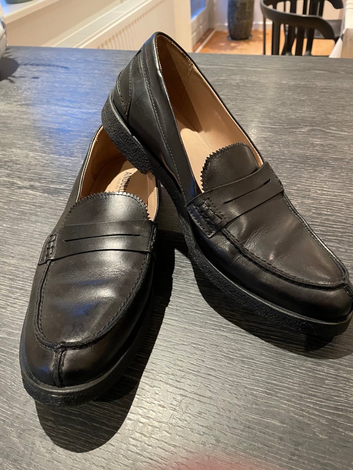 Loafers, Angulus , str. 42