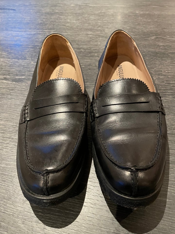 Loafers, Angulus , str. 42