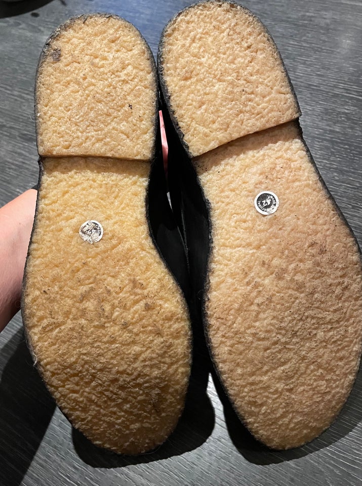 Loafers, Angulus , str. 42