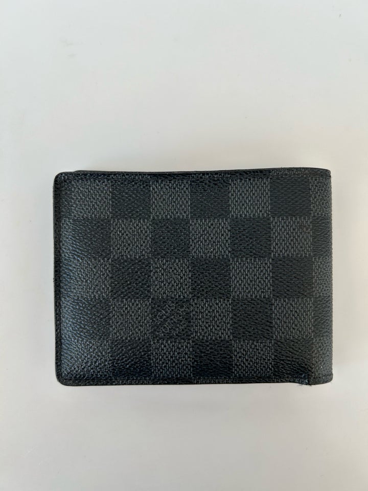 Pung, Louis Vuitton