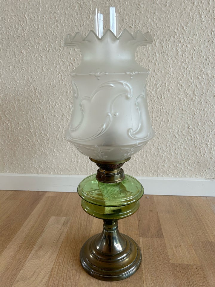 Petroleumslampe  Glas og messing