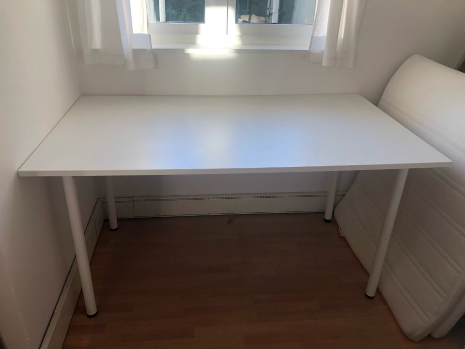 Skrivebord, IKEA TROTTEN, b: 140 d: