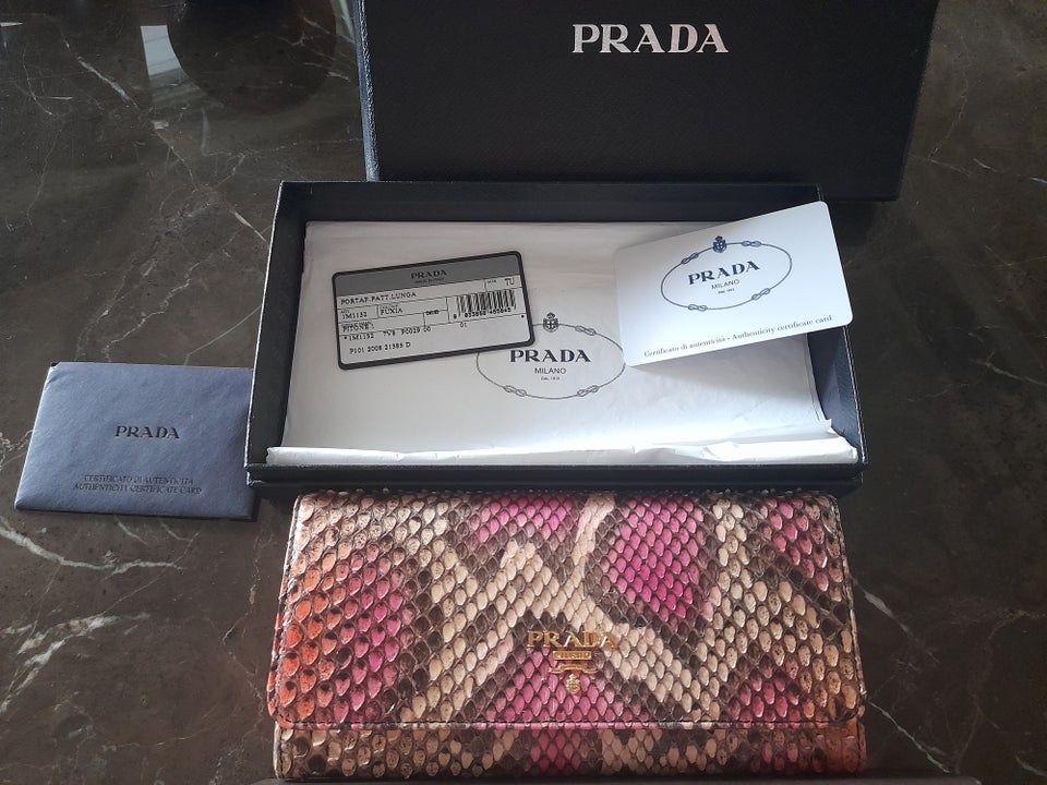 Pung, Prada, slangeskind