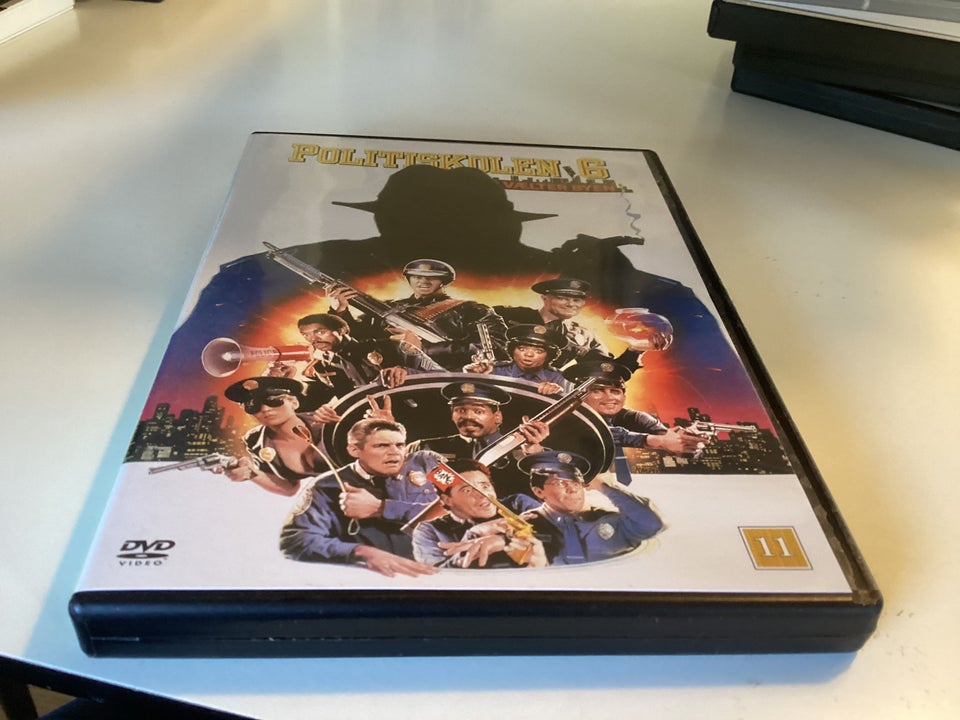 Politiskolen 6  DVD komedie