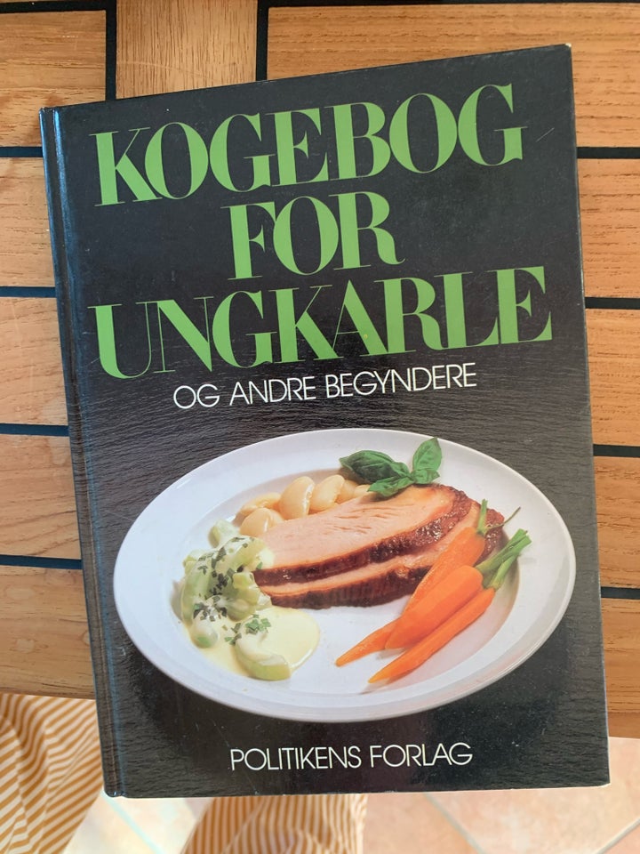 Kogebog for ungkarle emne: mad og