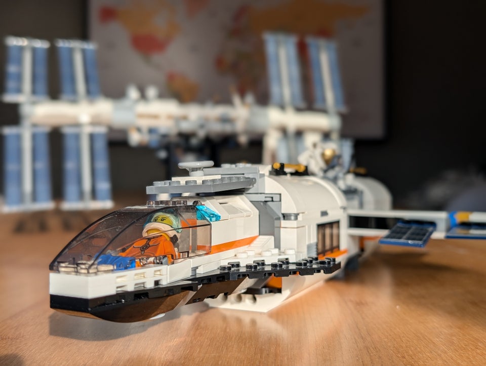 Lego City, LEGO City 60227 Lunar