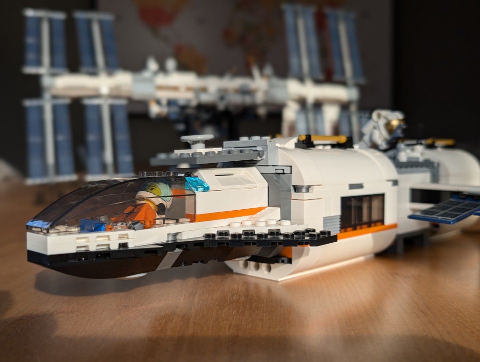 Lego City, LEGO City 60227 Lunar