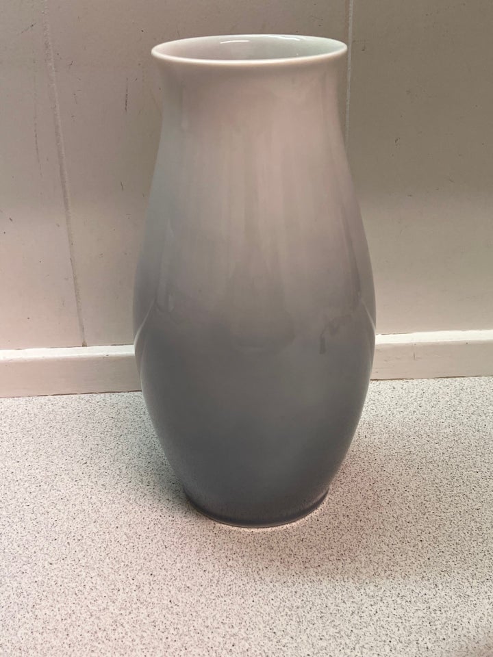 Vase, Vase med Høstanemoner, Bing