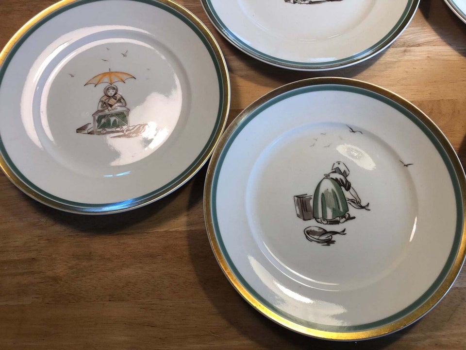 Porcelæn 11 tallerkner med