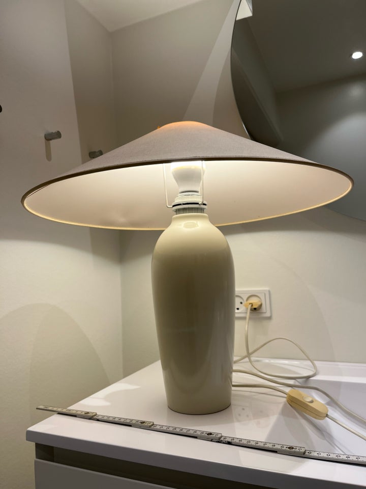 Anden bordlampe, Ukendt