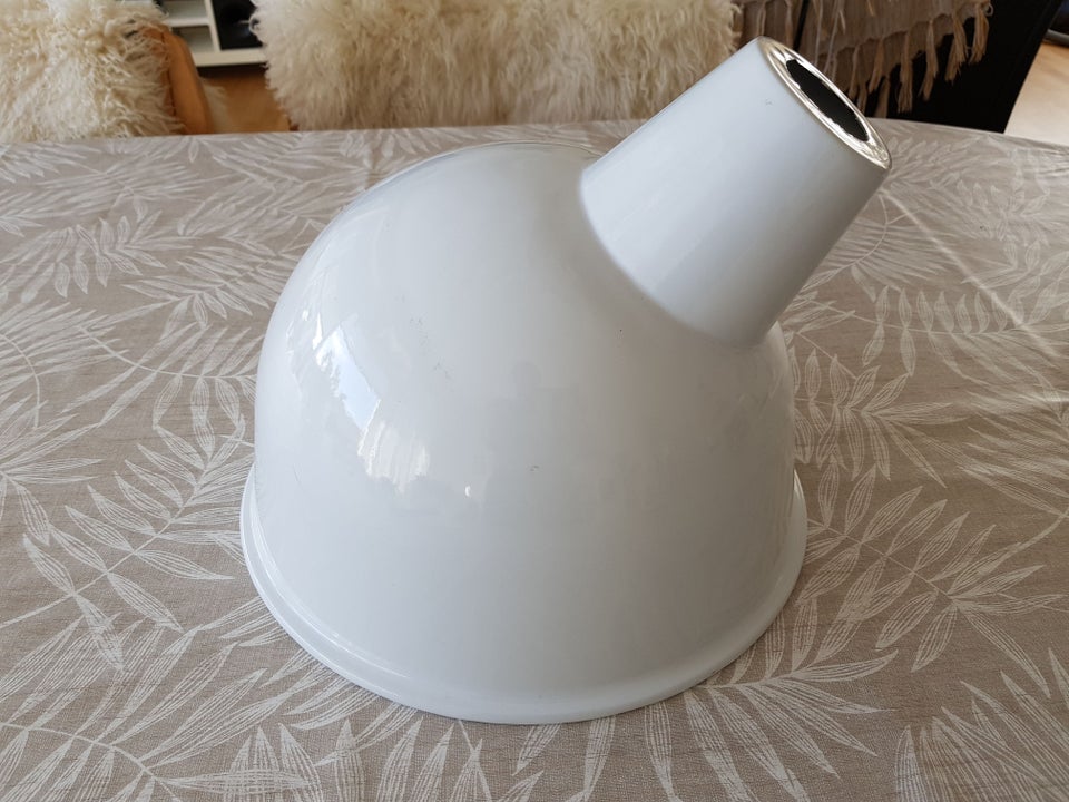 Anden bordlampe, Emalje lampe