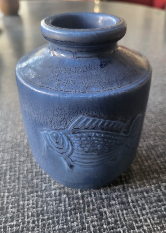 Keramik Vase med fisk i relief
