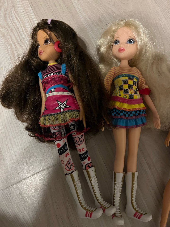 Barbie, Moxie og Barbie dukker