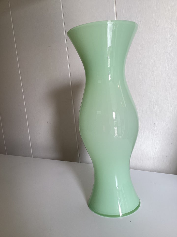 Glas, SOLGT. Quadro vase ,