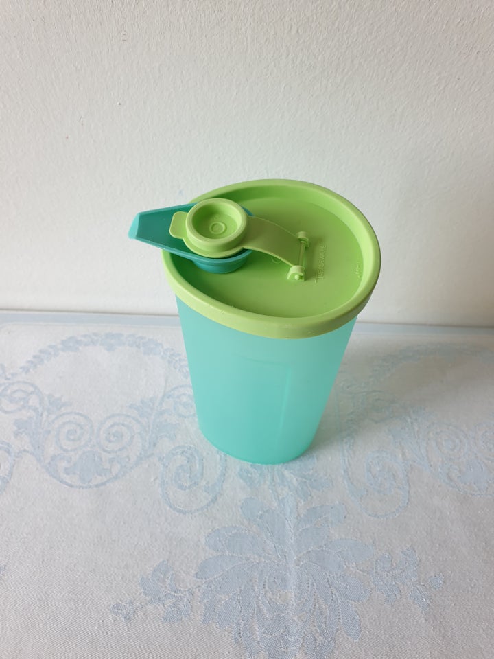 Tupperware shaker drikkedunk