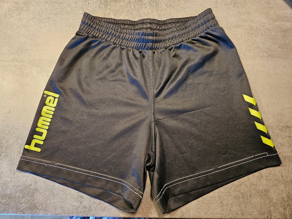 Shorts, Dryfit shorts, Hummel