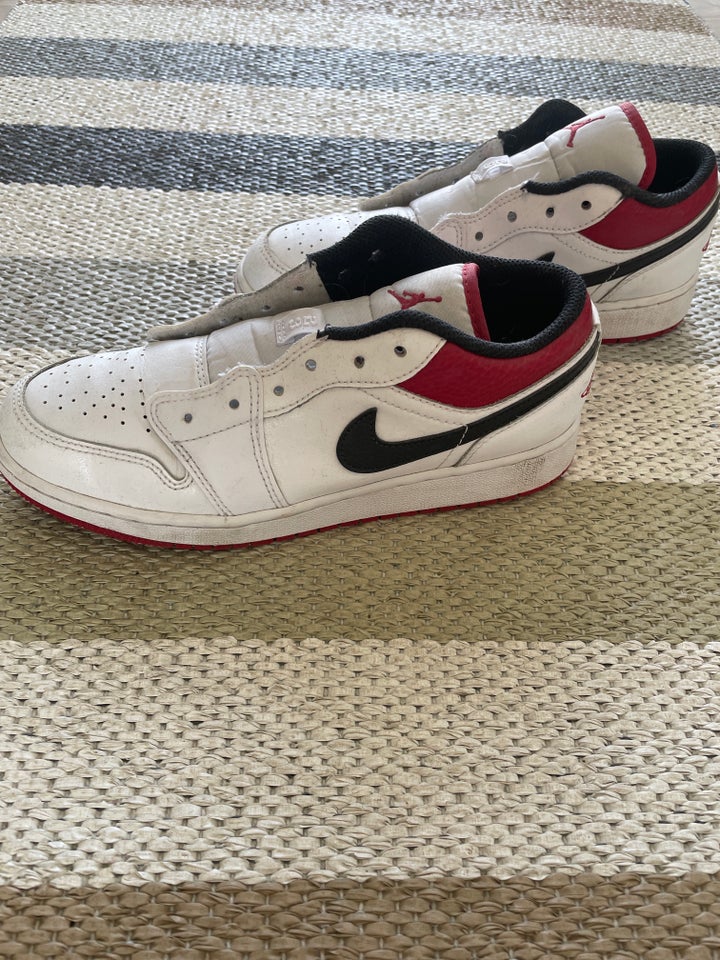 Sneakers, str. 38, Nike Air Jordan.