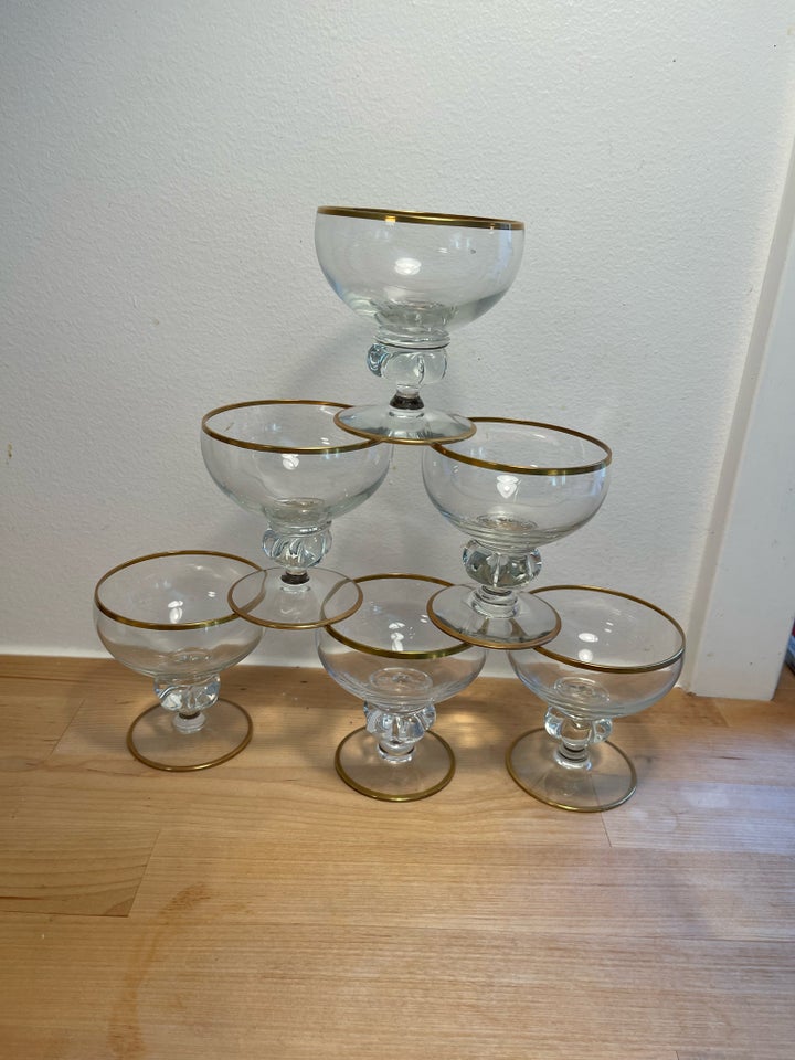 Glas, Chamoagneskåle, Gisselfeld