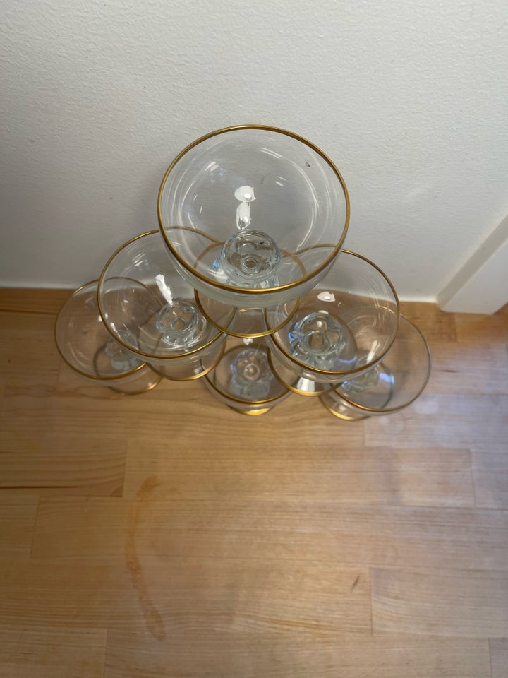 Glas, Chamoagneskåle, Gisselfeld