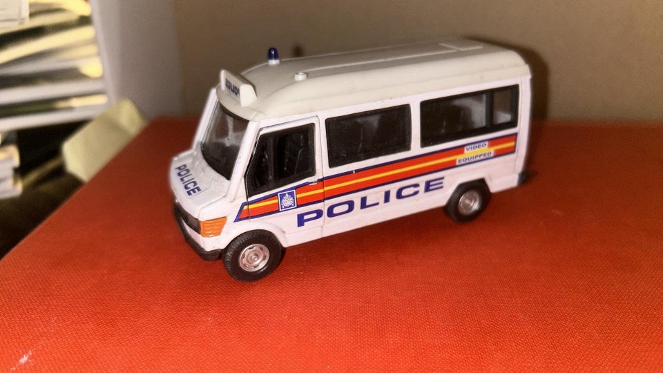 Modelbil, Mercedes Police, skala