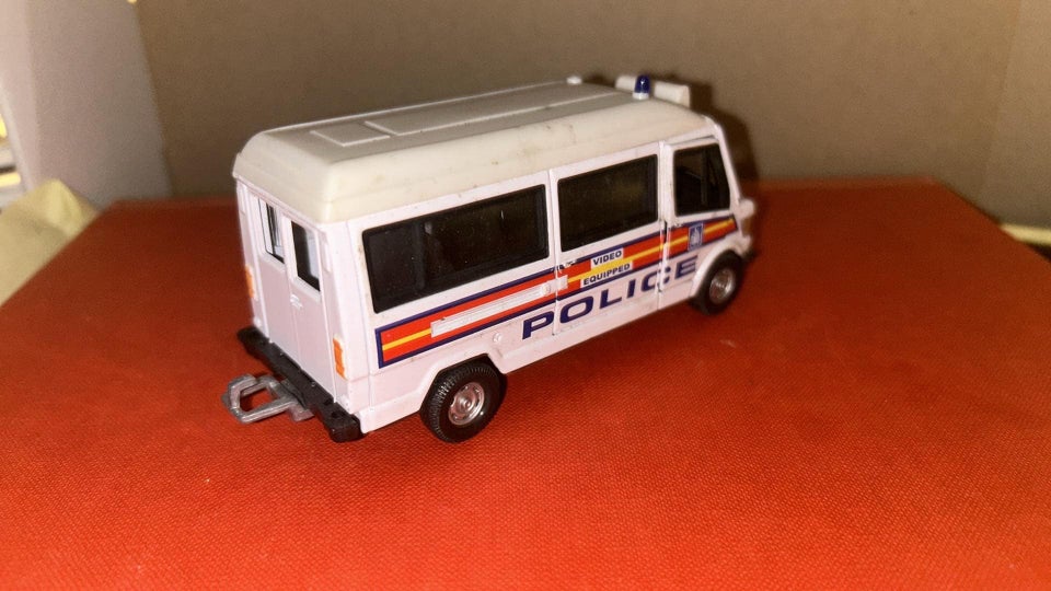 Modelbil, Mercedes Police, skala