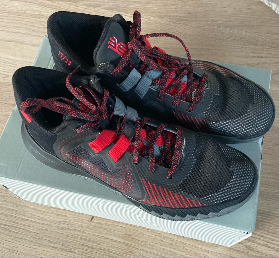 Basketstøvler, Nike Kyrie Flytrap