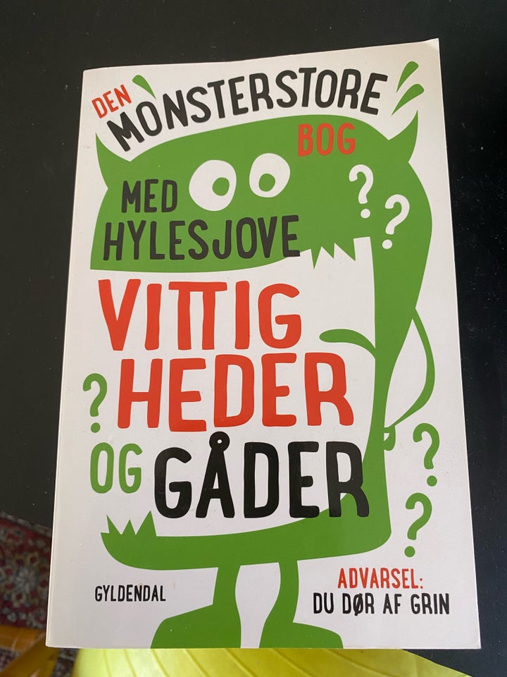 Den monsterstore bog med hylesjove