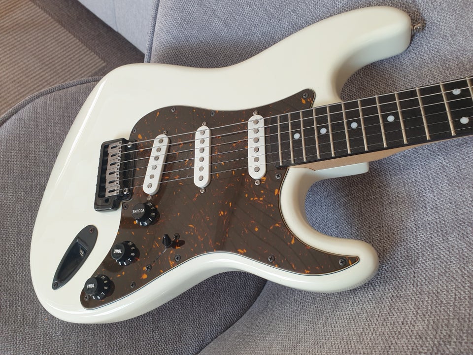 Elguitar, andet mærke Agile ST-802