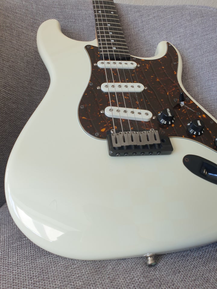 Elguitar, andet mærke Agile ST-802