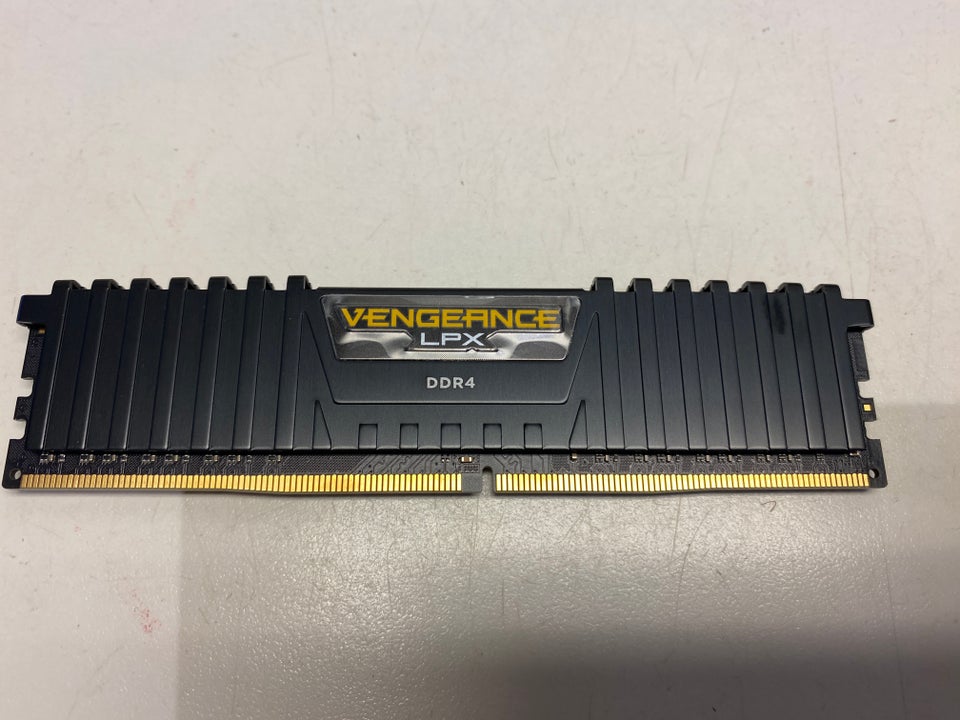 Corsair 8GB DDR4 SDRAM