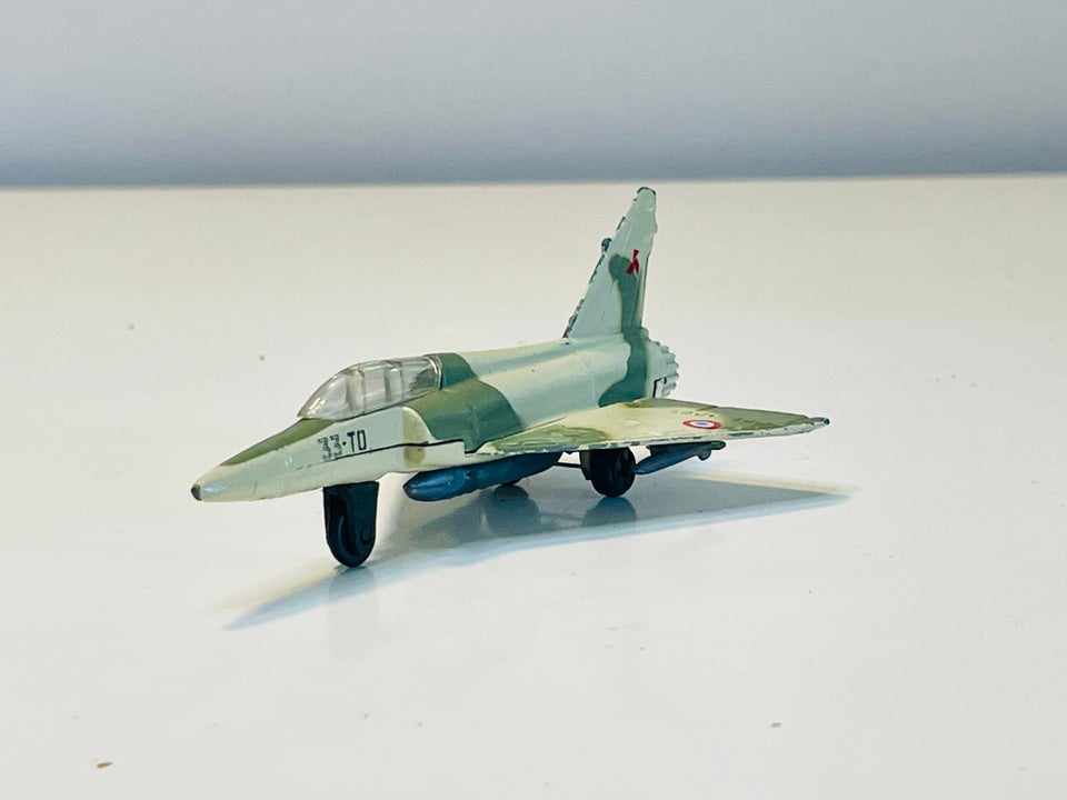 Modelfly Mirage 2000, skala 10 cm