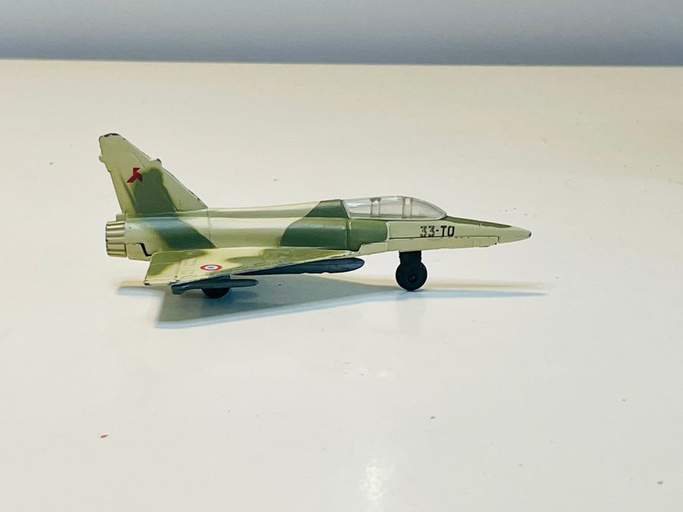 Modelfly Mirage 2000, skala 10 cm