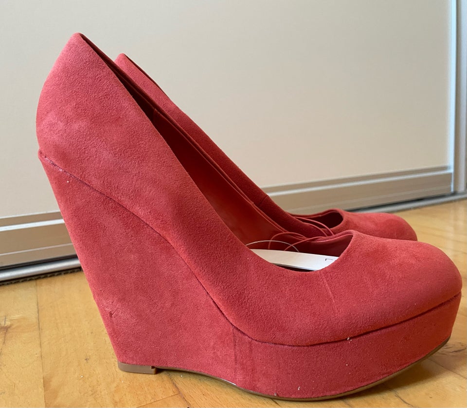 Pumps, str. 39, Red Herring