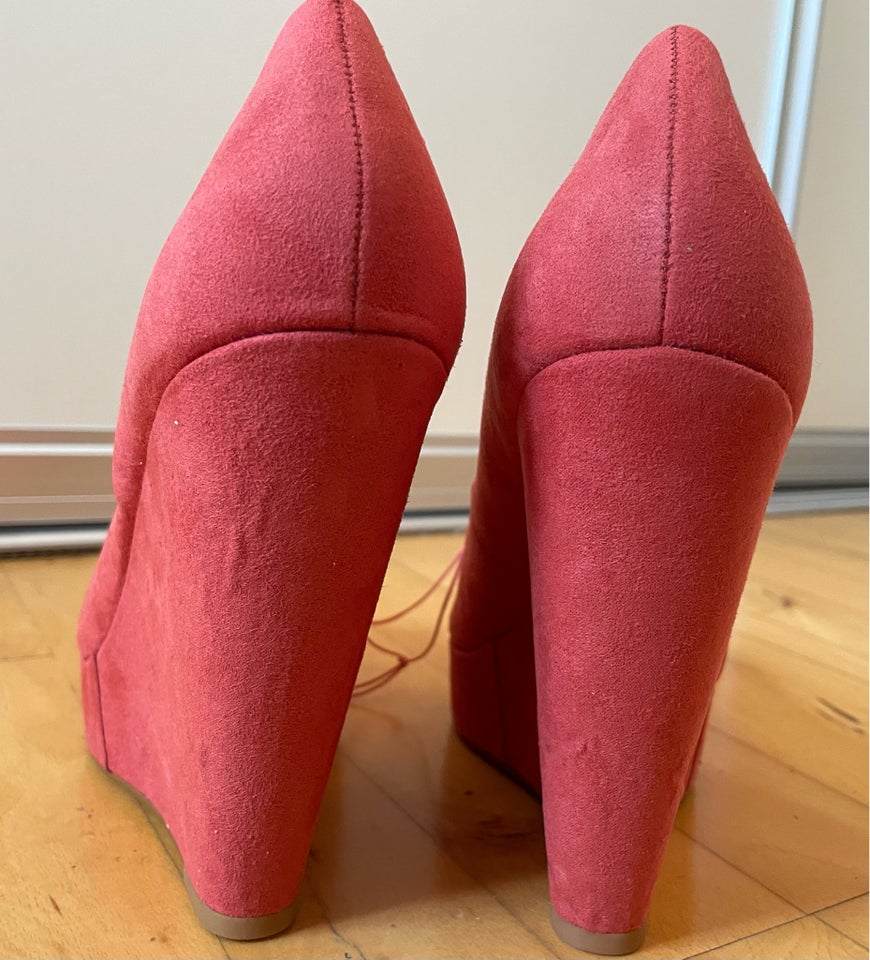 Pumps, str. 39, Red Herring