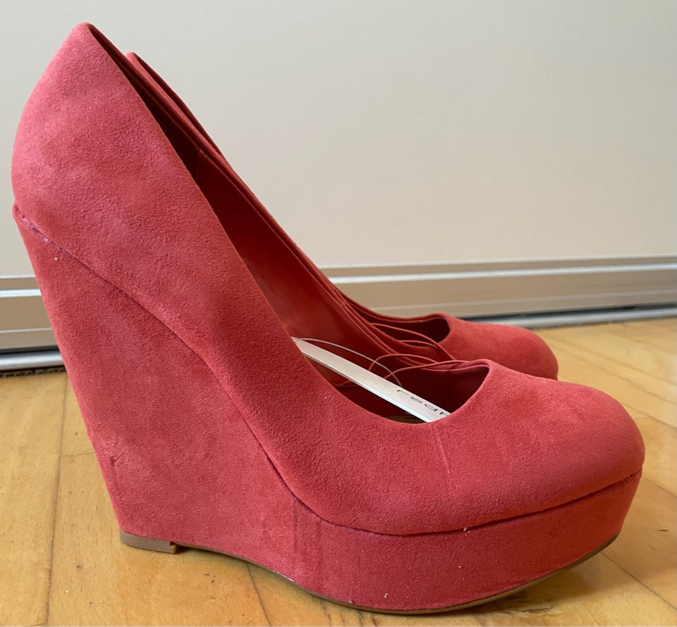 Pumps, str. 39, Red Herring