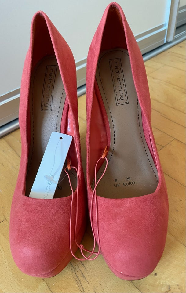 Pumps, str. 39, Red Herring