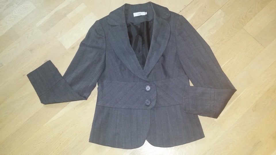 Blazer, str. 38, Milla