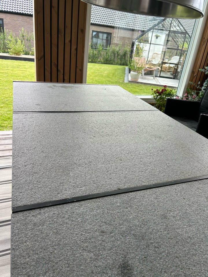 Havebord Granit og aluminium