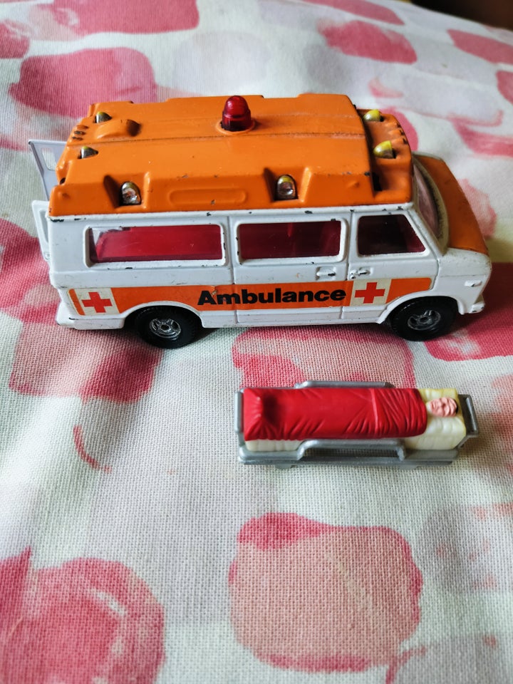 Metalbil, Ambulance