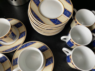 Porcelæn 12 Kopper og 12