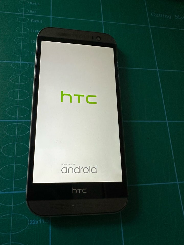 HTC One M8 2 GB RAM / 16 GB  God