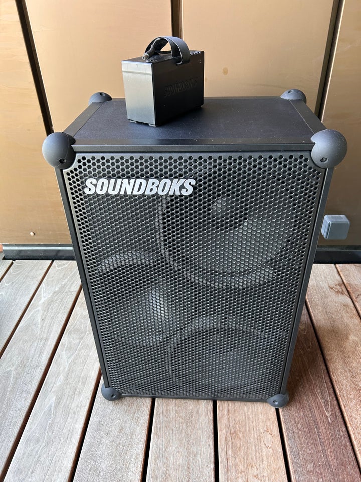 Soundboks 4 (few hours use)